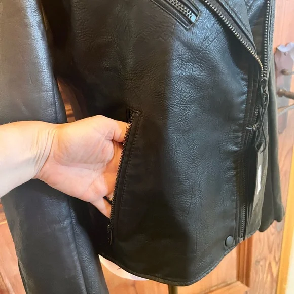 NWT BLANKNYC FAUX LEATHER JACKET - Picture 3 of 12